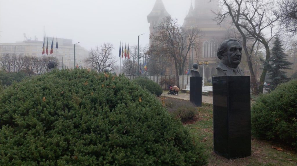 Busturile din Parcul Central „Anton Scudier” sunt reabilitate și montate înapoi pe Aleea Personalităților