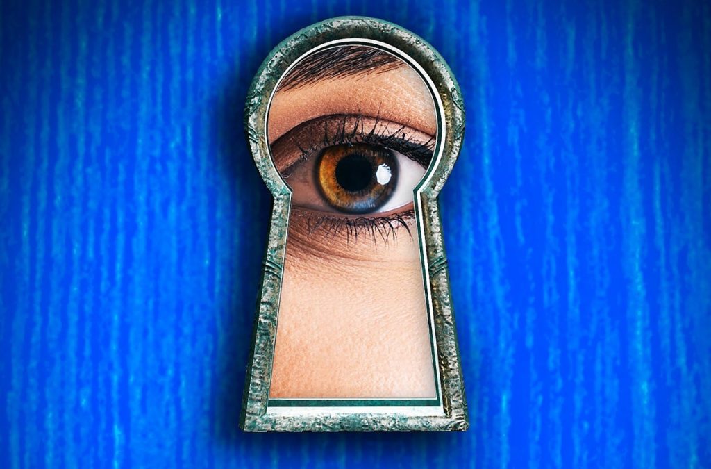 Menajera. Carte&film